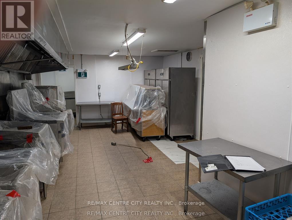 2300 Wharncliffe Road S Property Photo 18