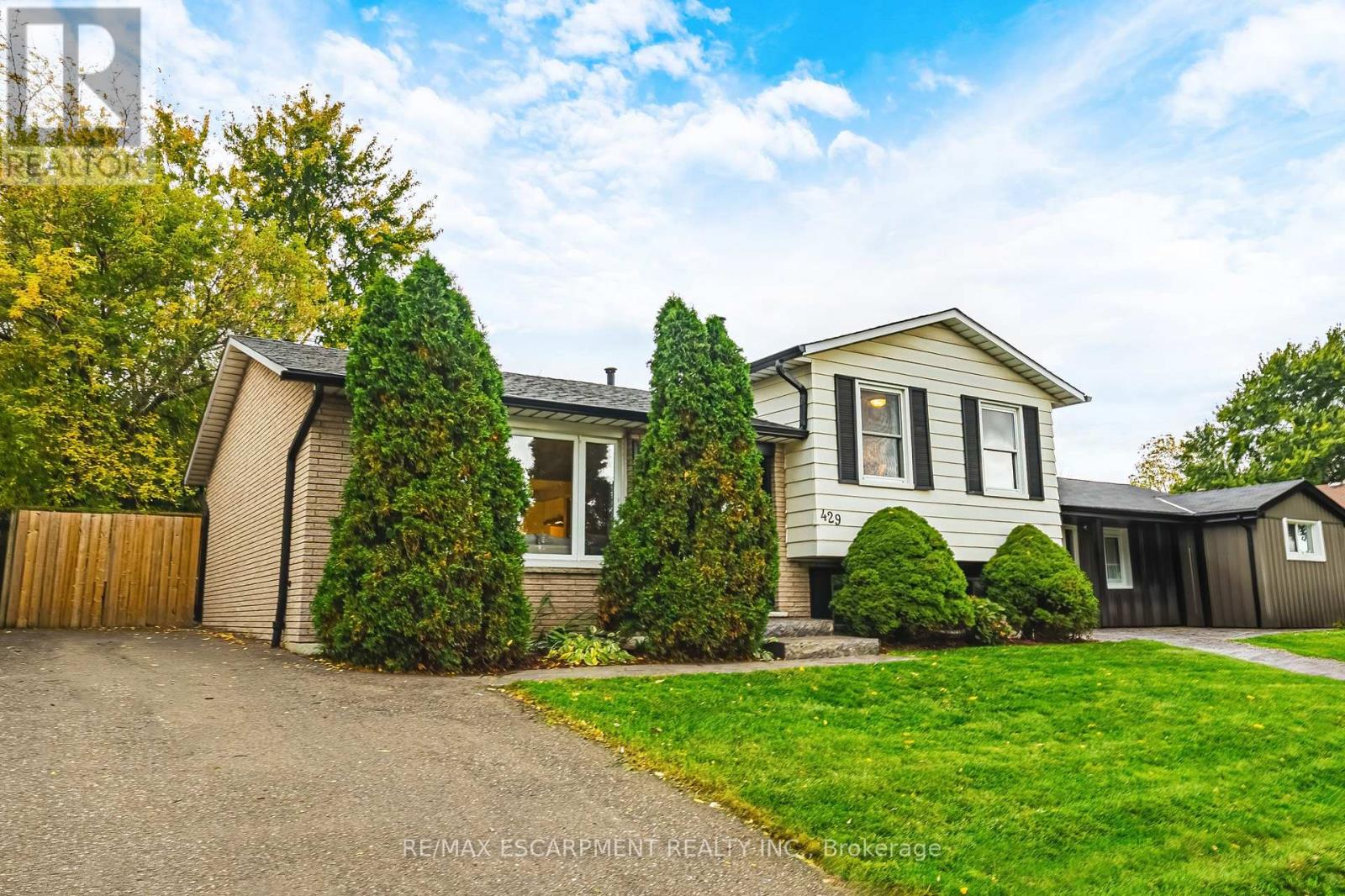 429 Limeridge Road W Property Photo 2