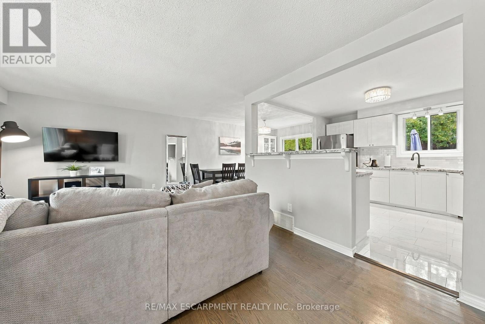 429 Limeridge Road W Property Photo 5