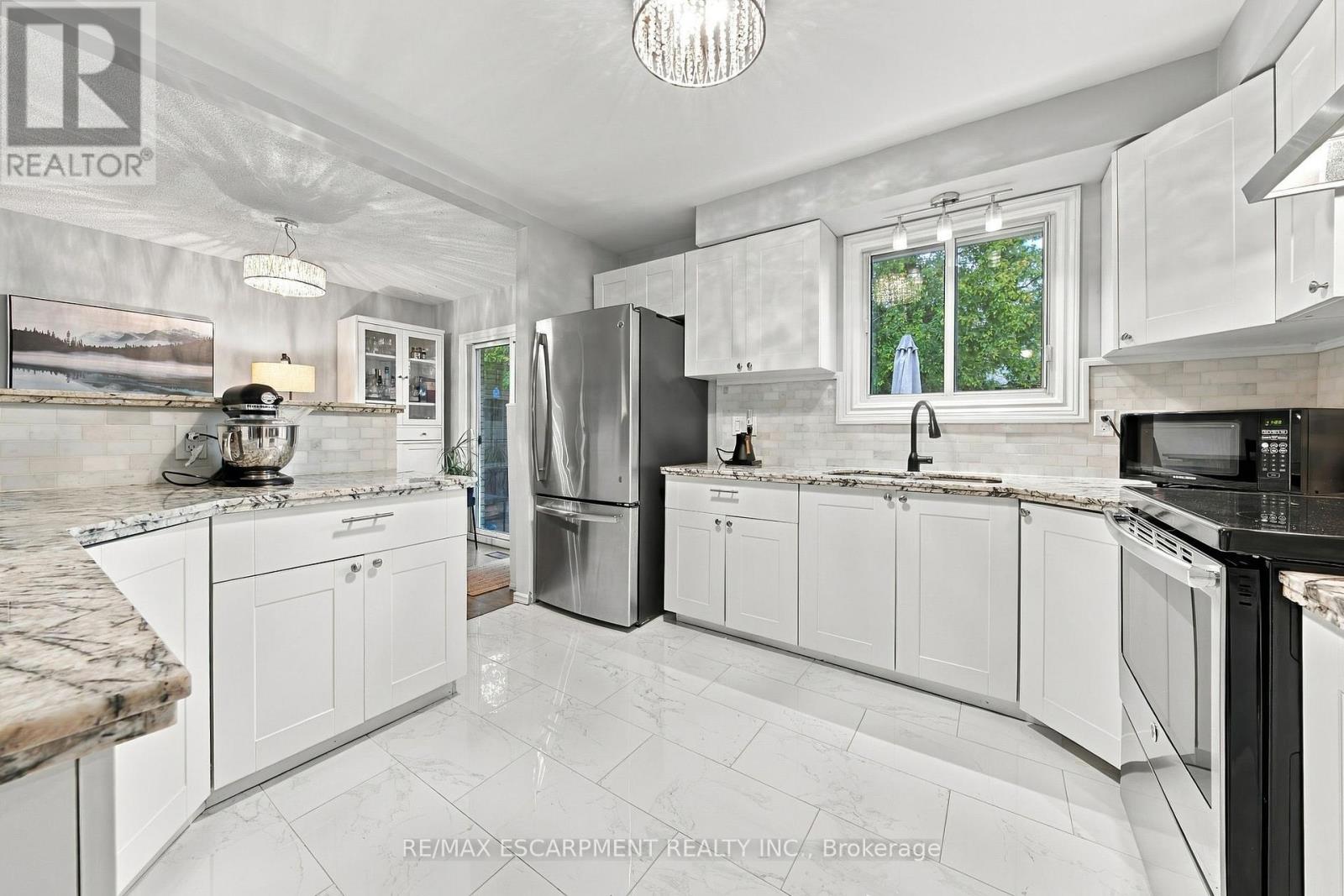 429 Limeridge Road W Property Photo 6