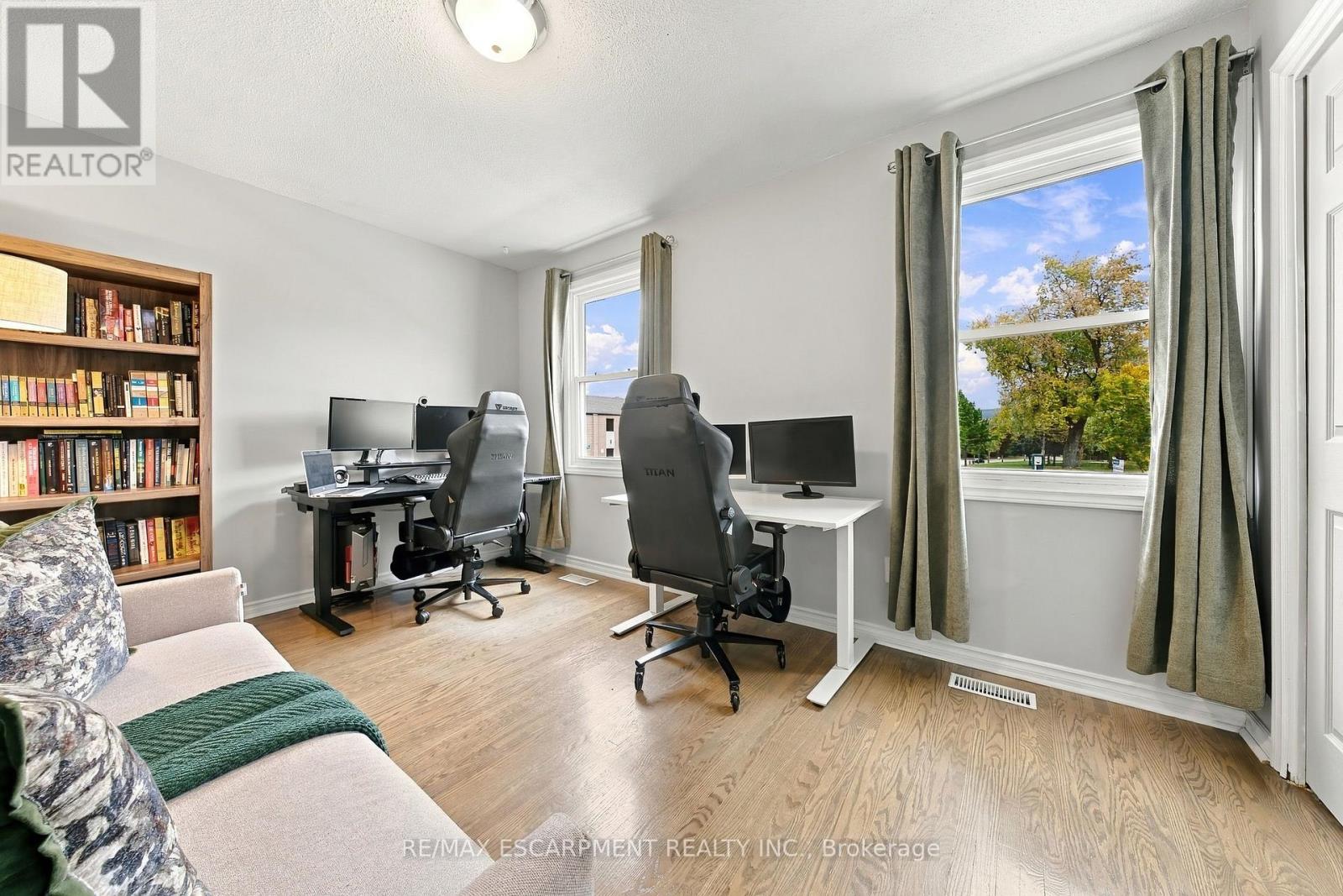 429 Limeridge Road W Property Photo 12