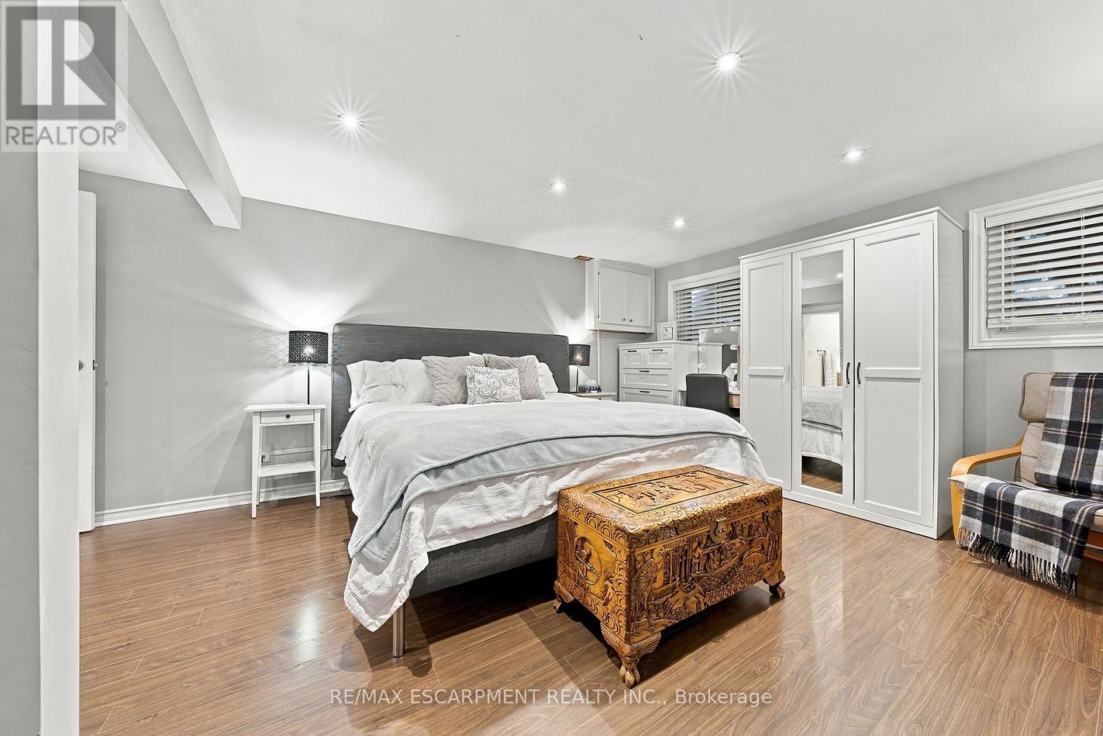 429 Limeridge Road W Property Photo 13