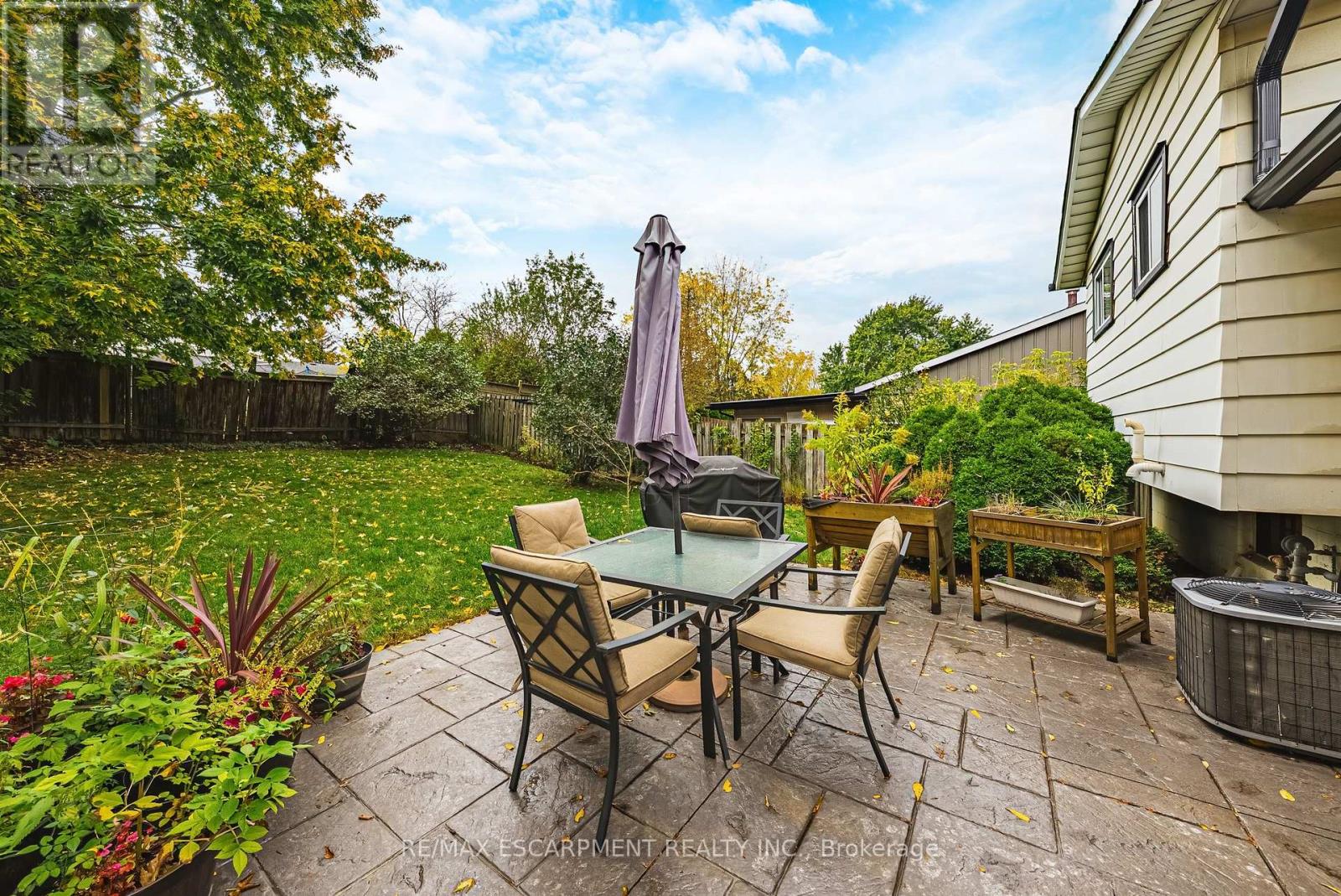 429 Limeridge Road W Property Photo 17