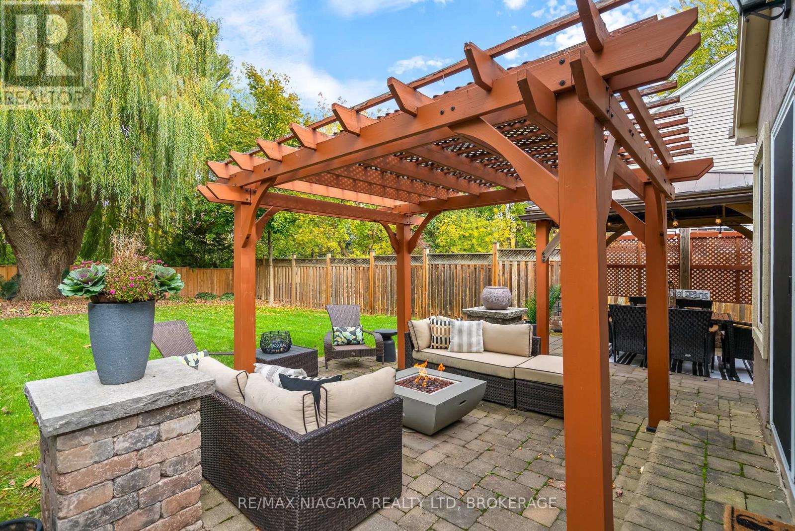 851 Charlotte Street Property Photo 4