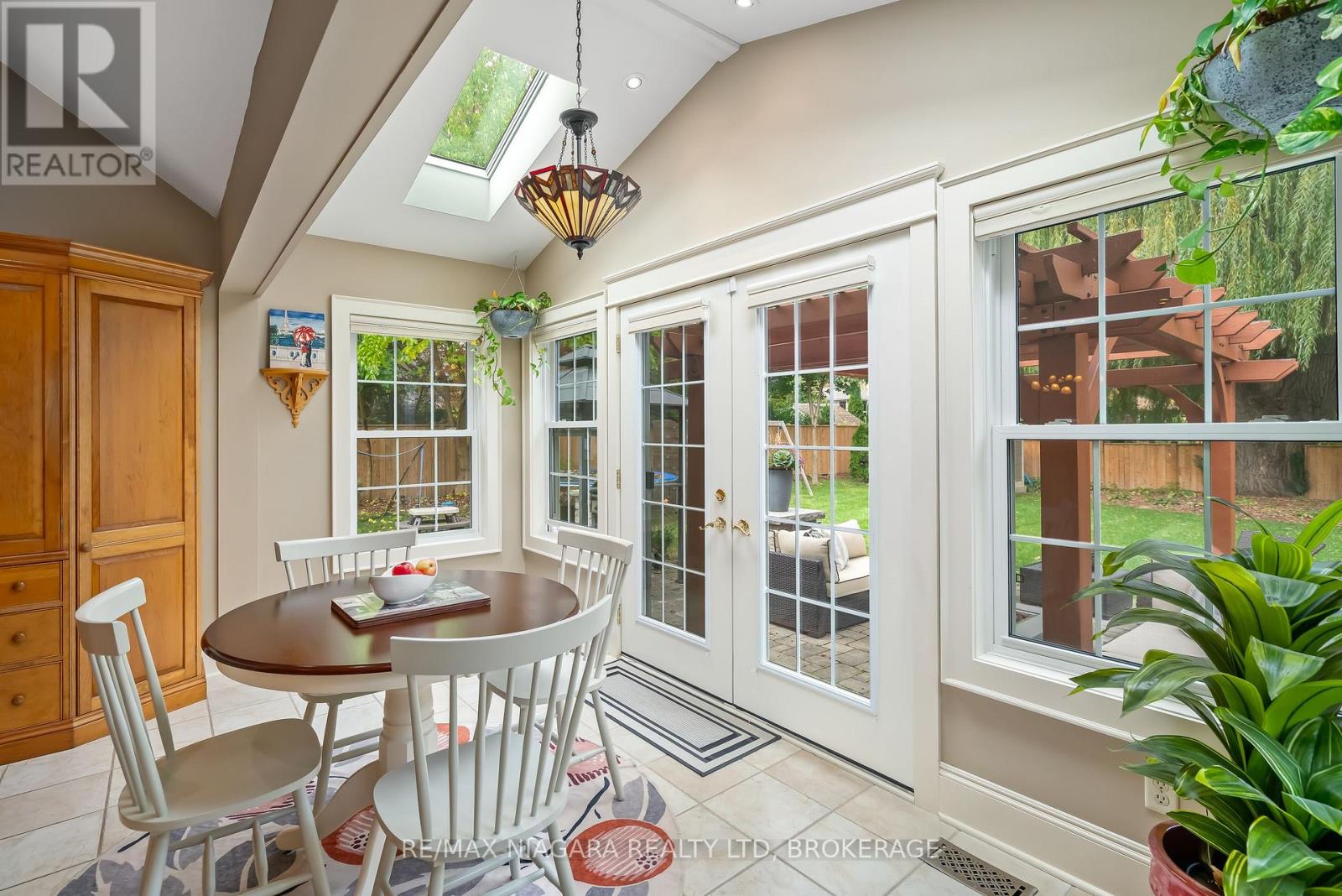 851 Charlotte Street Property Photo 15