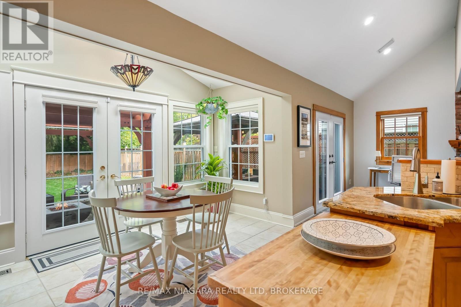 851 Charlotte Street Property Photo 16