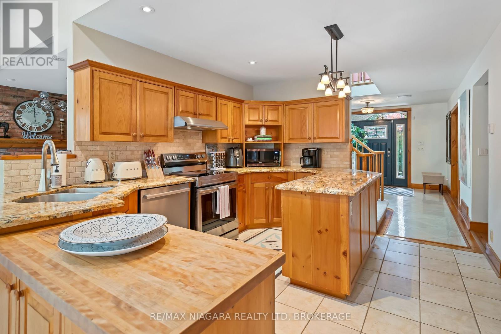 851 Charlotte Street Property Photo 17