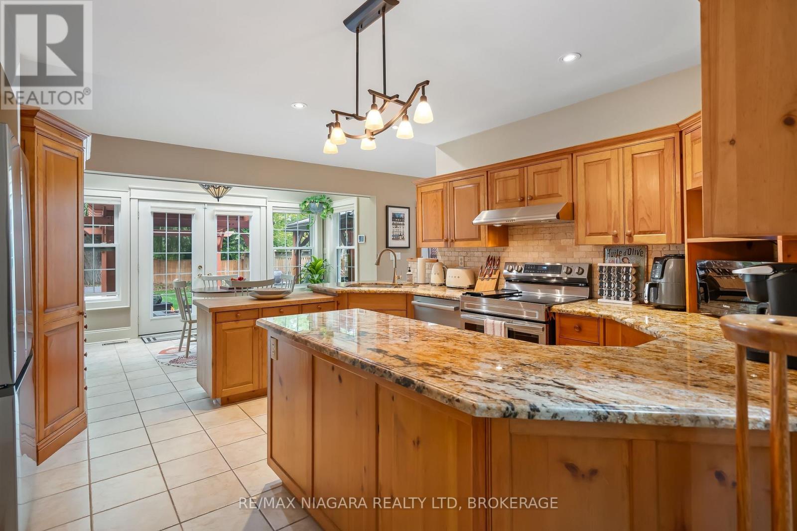 851 Charlotte Street Property Photo 18