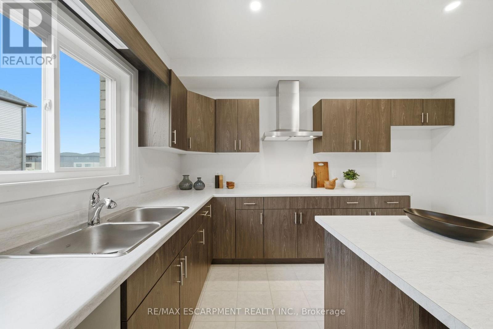 778 Bradford Avenue Property Photo 18