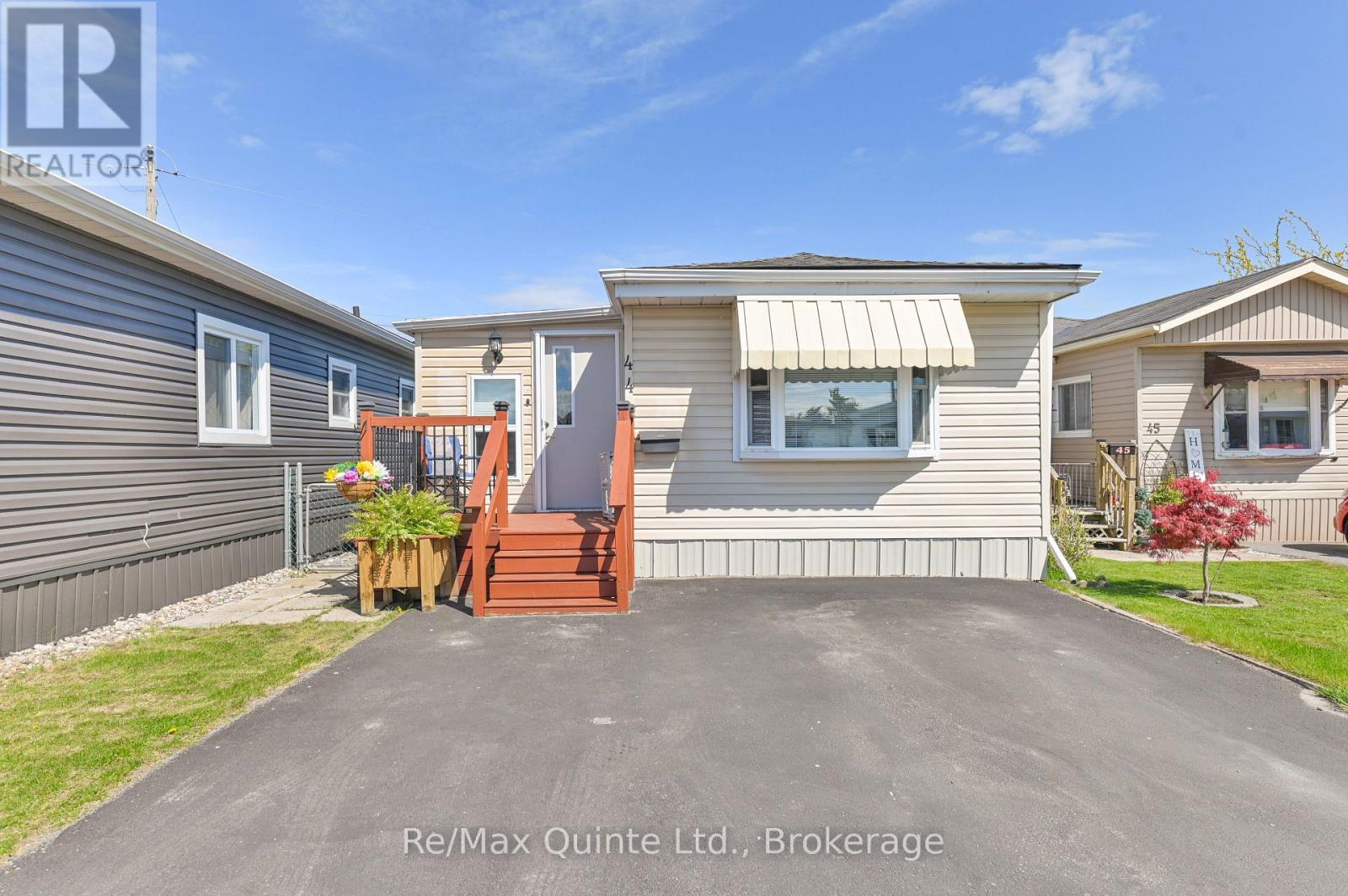 44 - 311 DUNDAS STREET Property Photo 1