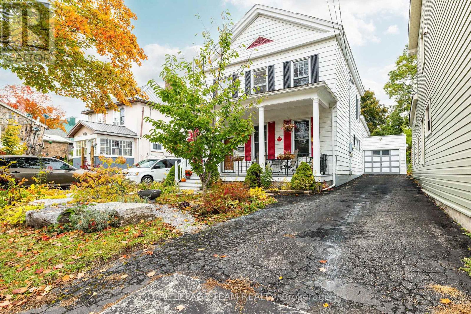 240 DIBBLE STREET W Property Photo 1