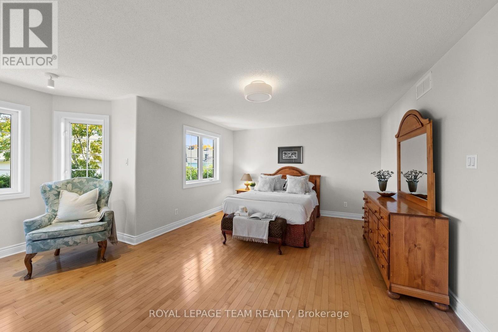 136 Shaughnessy Crescent Property Photo 4