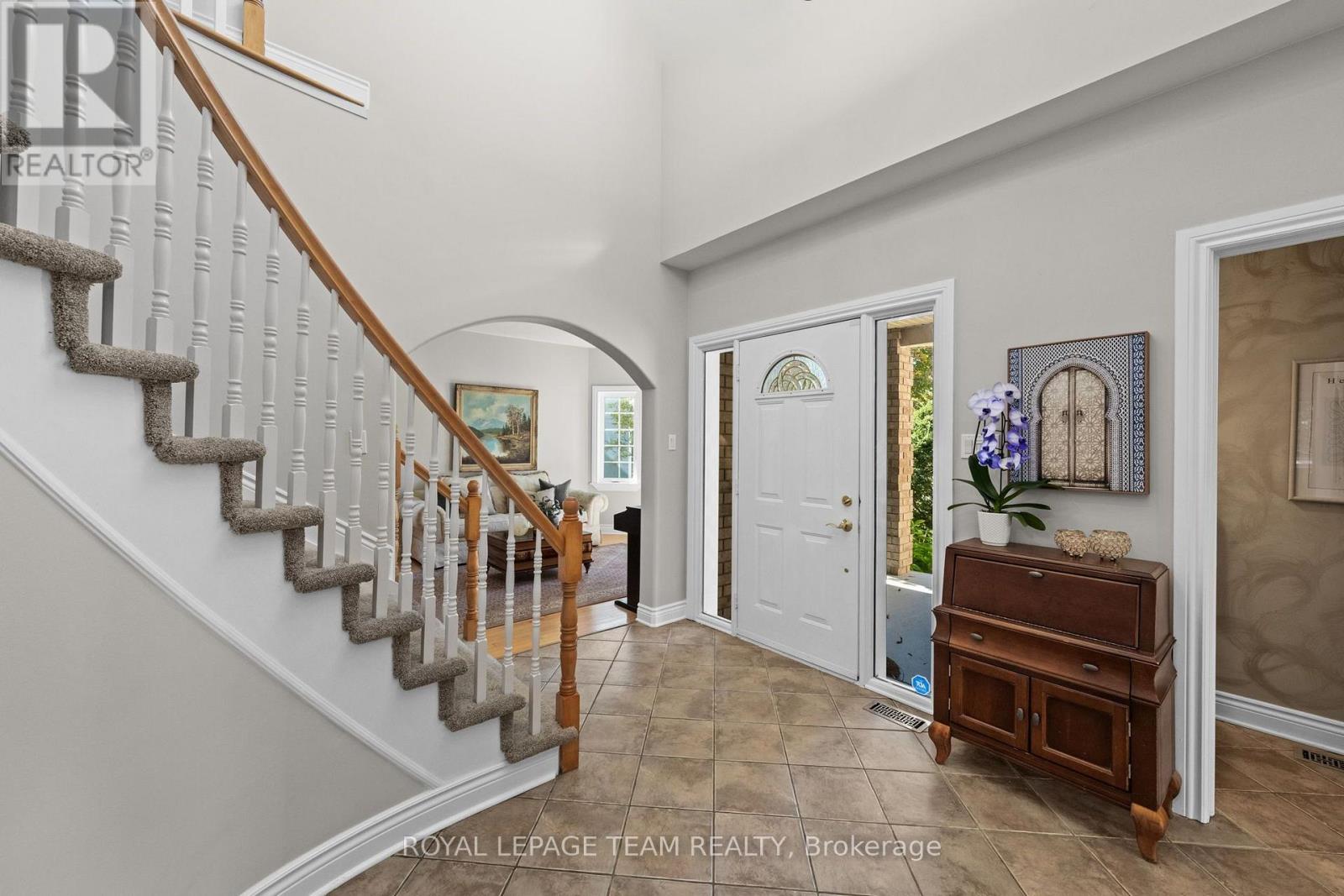 136 Shaughnessy Crescent Property Photo 8