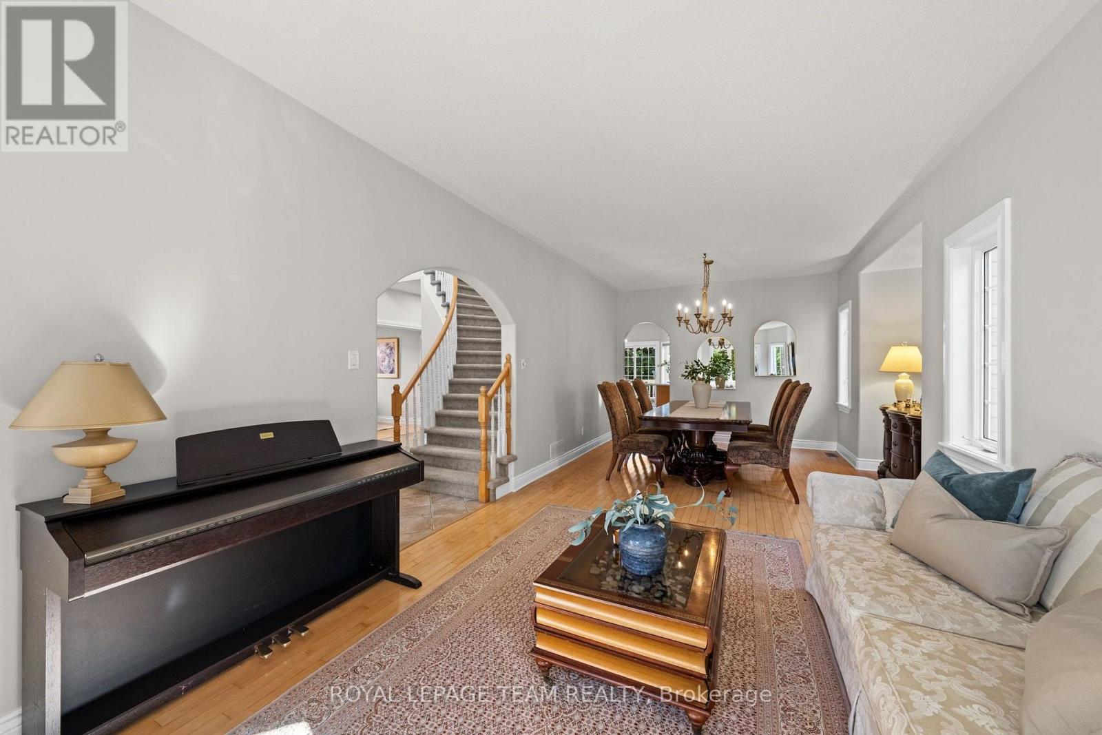 136 Shaughnessy Crescent Property Photo 11
