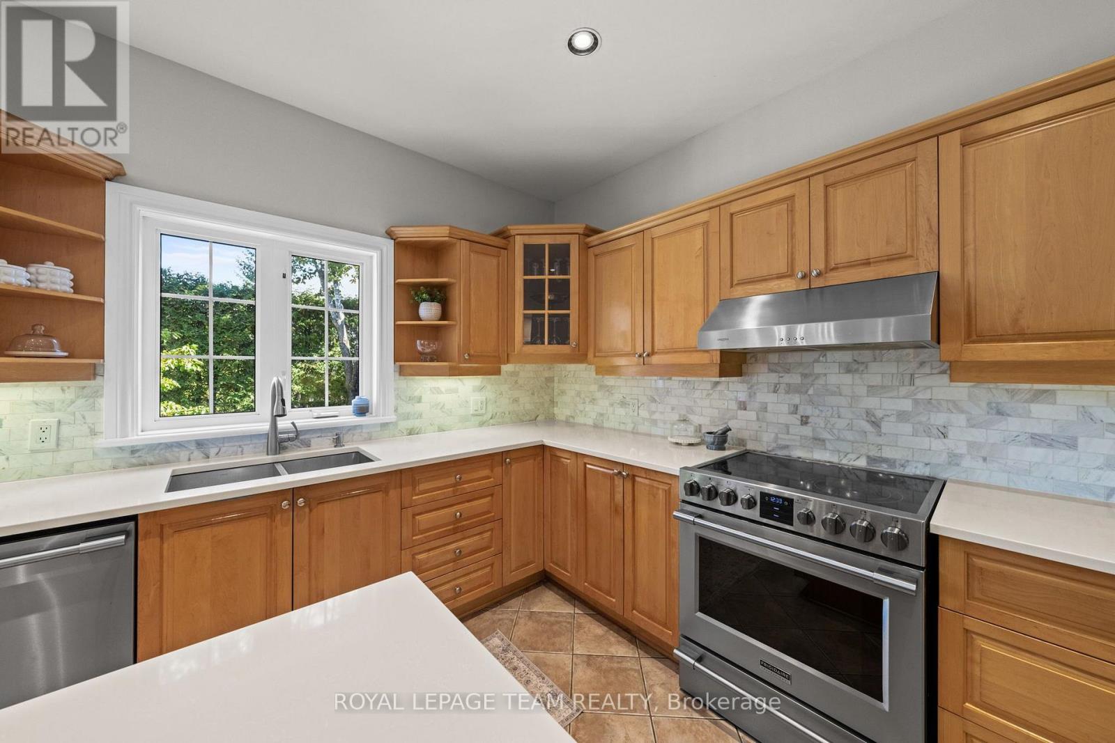 136 Shaughnessy Crescent Property Photo 14