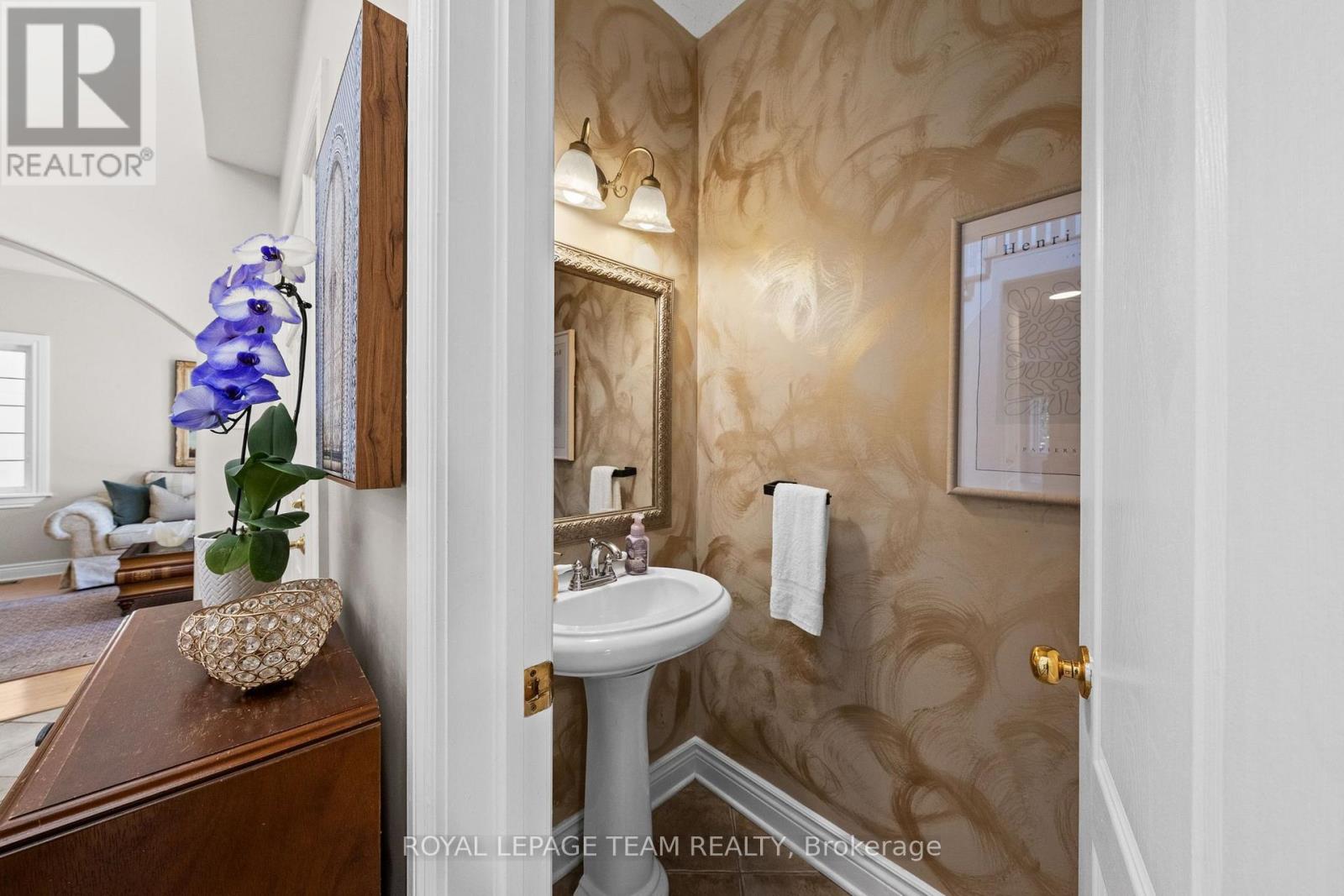 136 Shaughnessy Crescent Property Photo 21