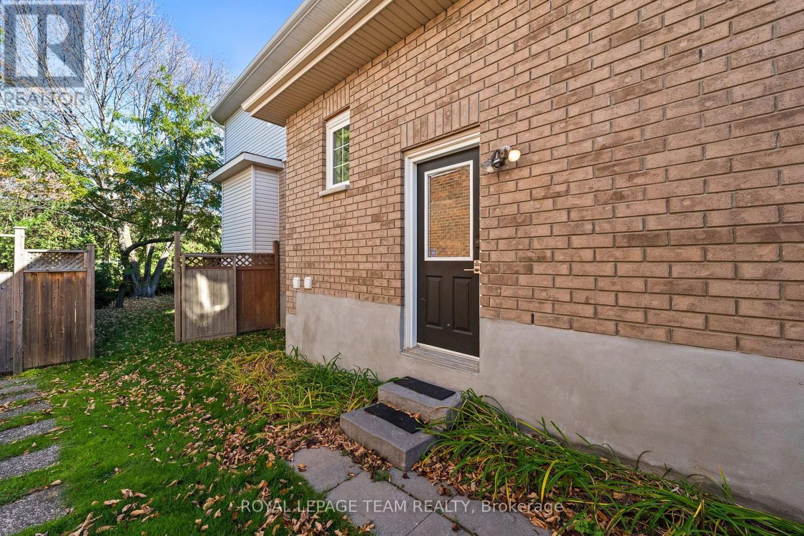 136 Shaughnessy Crescent Property Photo 34
