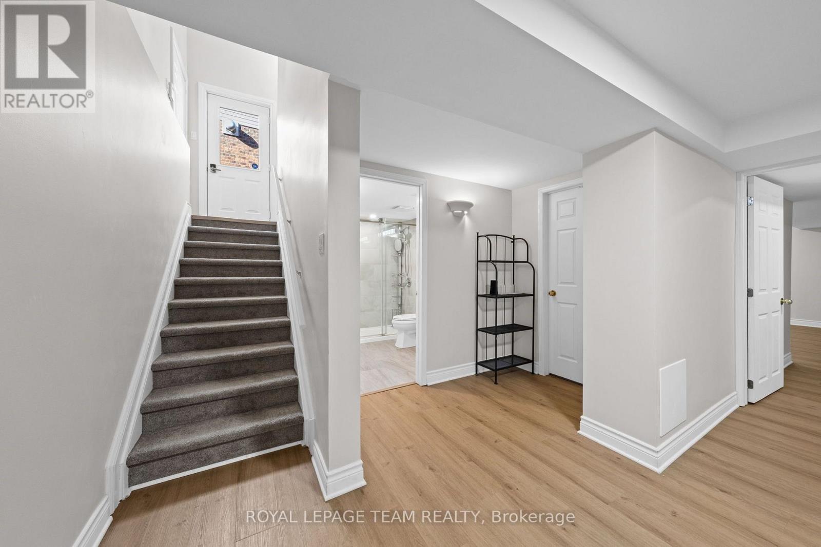 136 Shaughnessy Crescent Property Photo 35