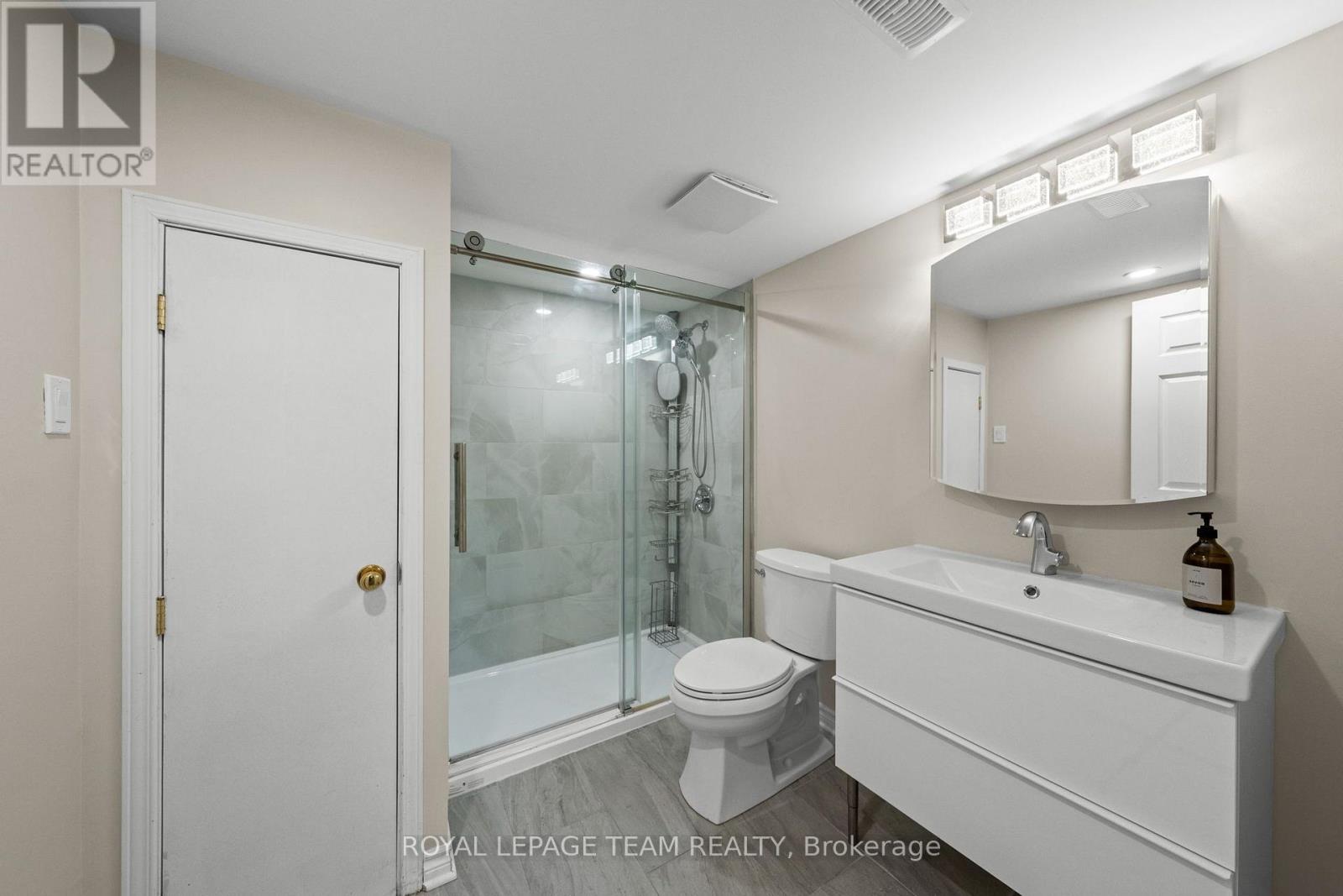 136 Shaughnessy Crescent Property Photo 39