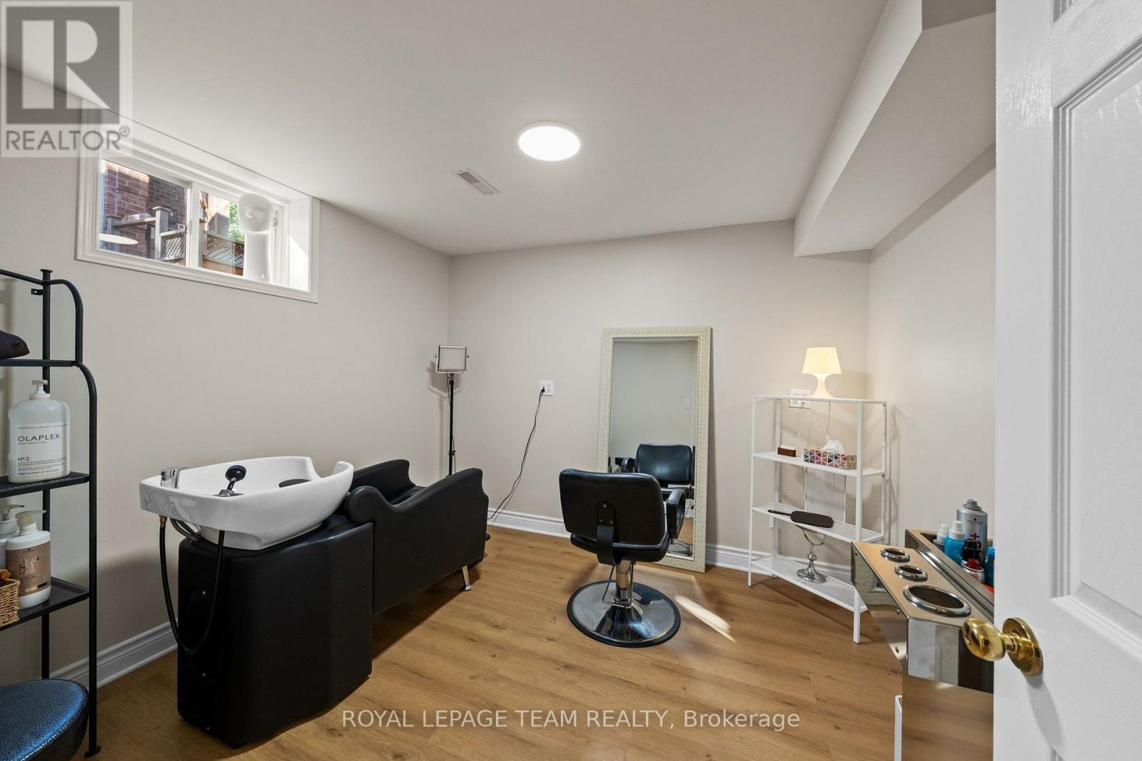 136 Shaughnessy Crescent Property Photo 41