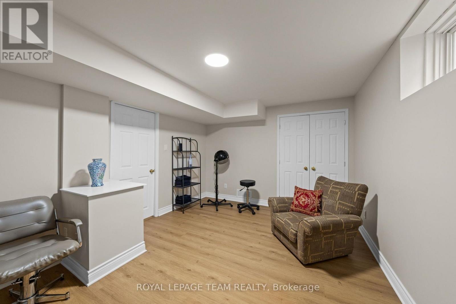 136 Shaughnessy Crescent Property Photo 42
