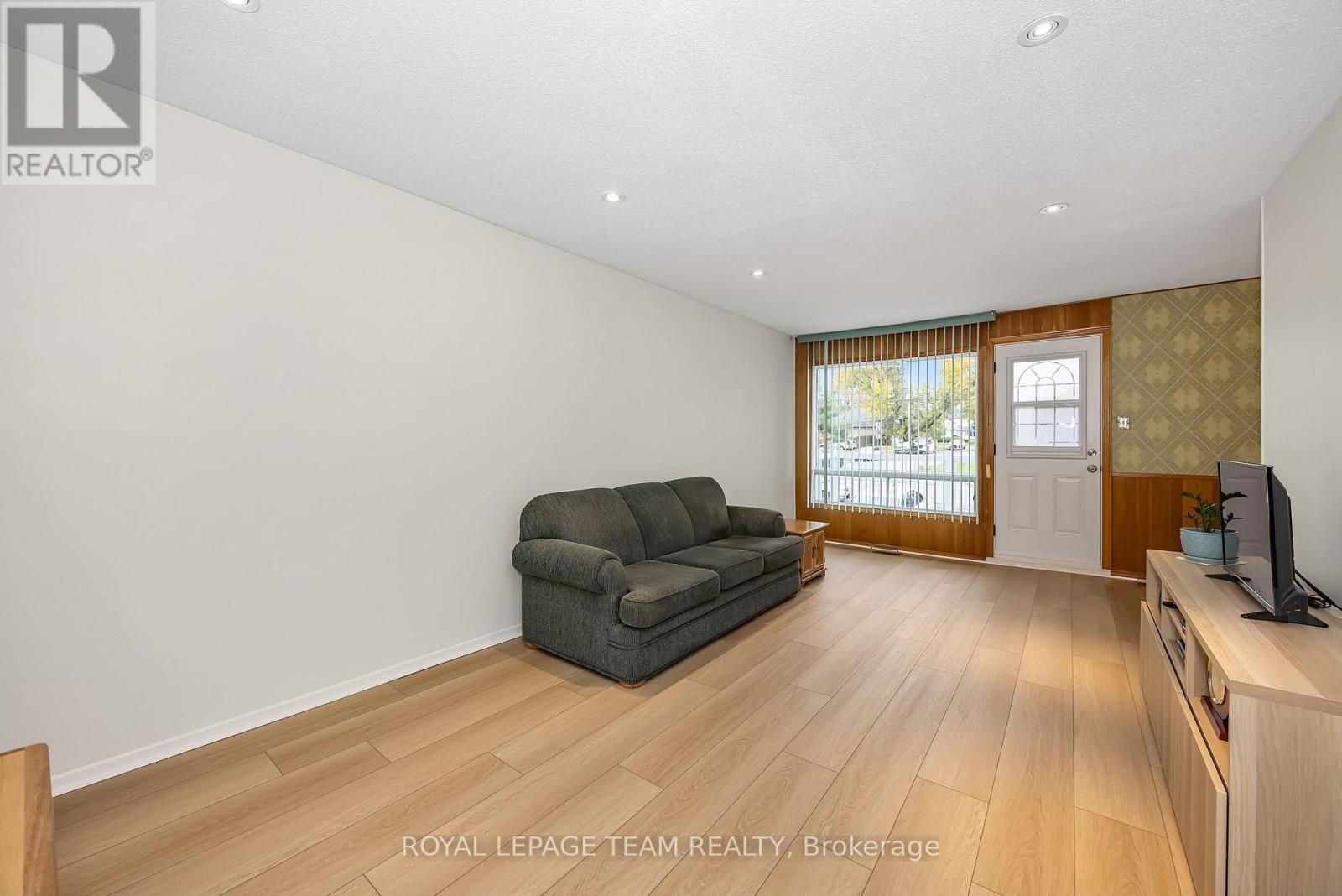 2092 St Laurent Boulevard Property Photo 7