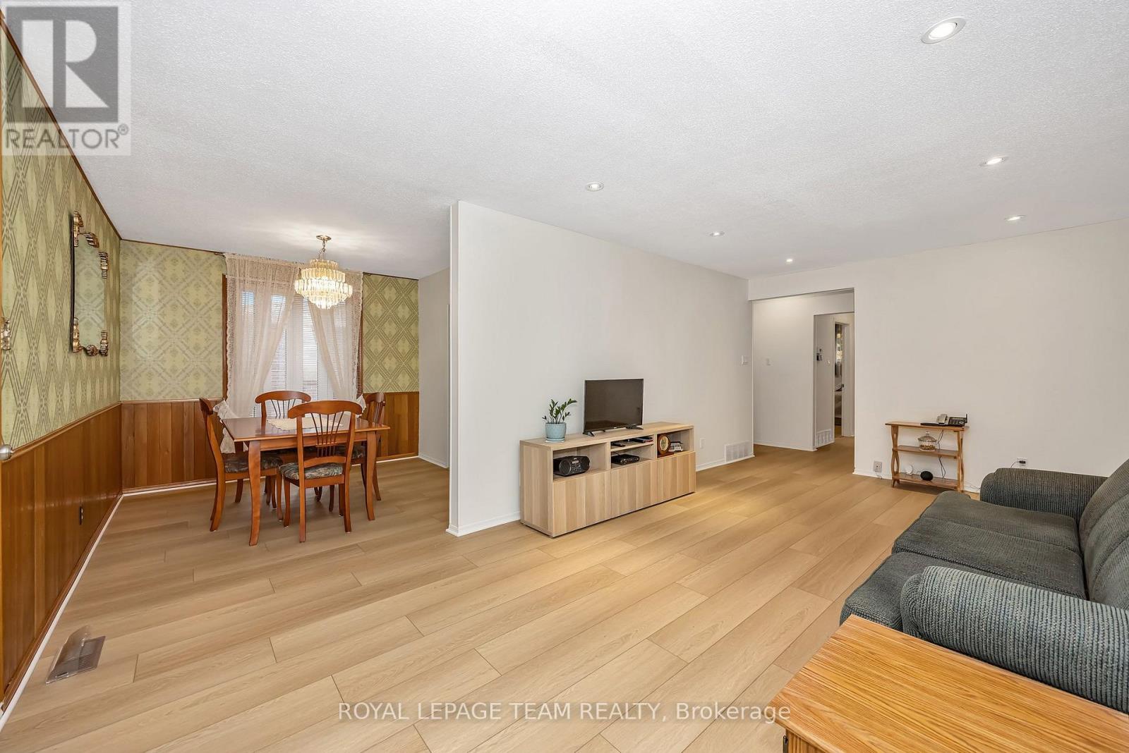 2092 St Laurent Boulevard Property Photo 9