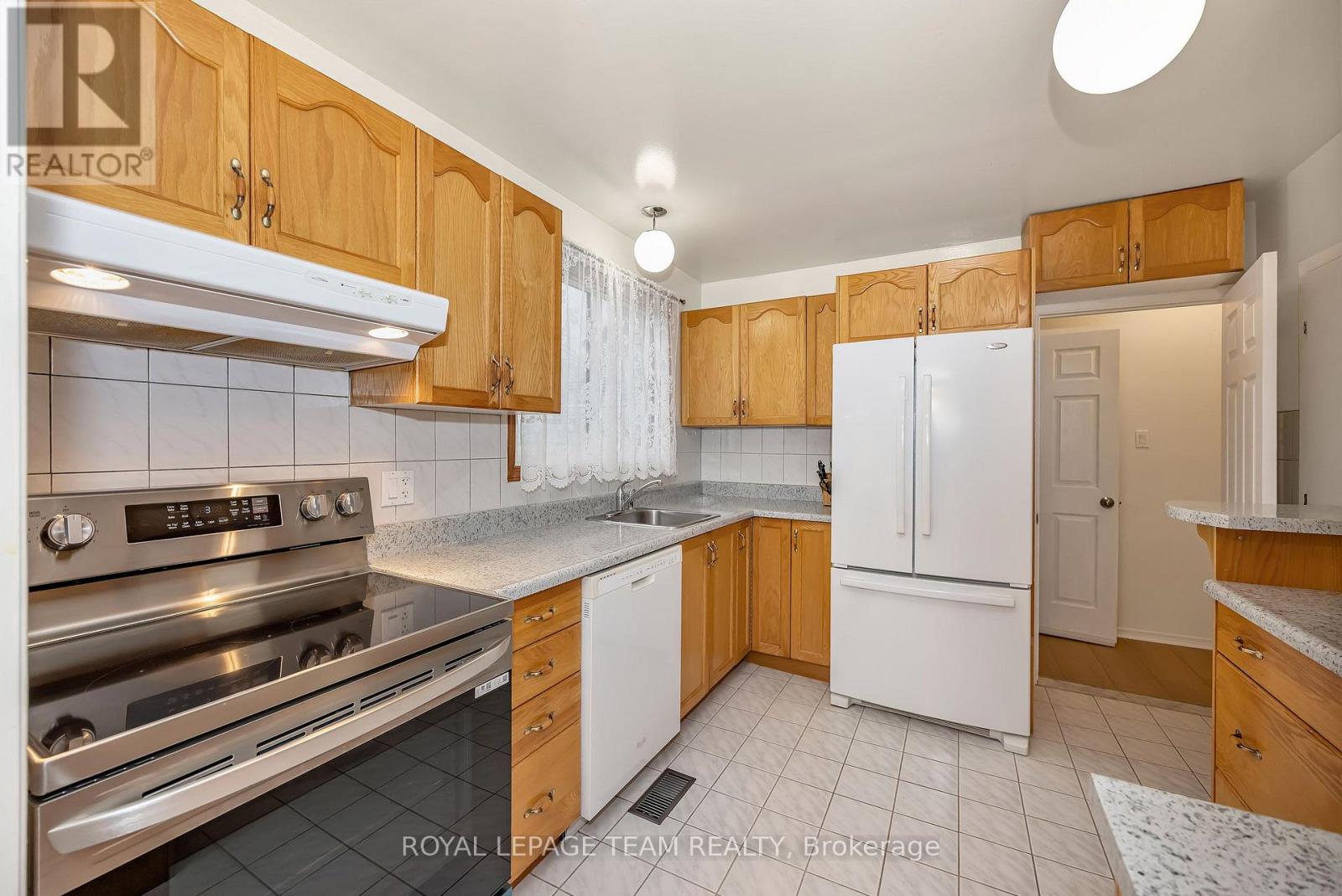 2092 St Laurent Boulevard Property Photo 12