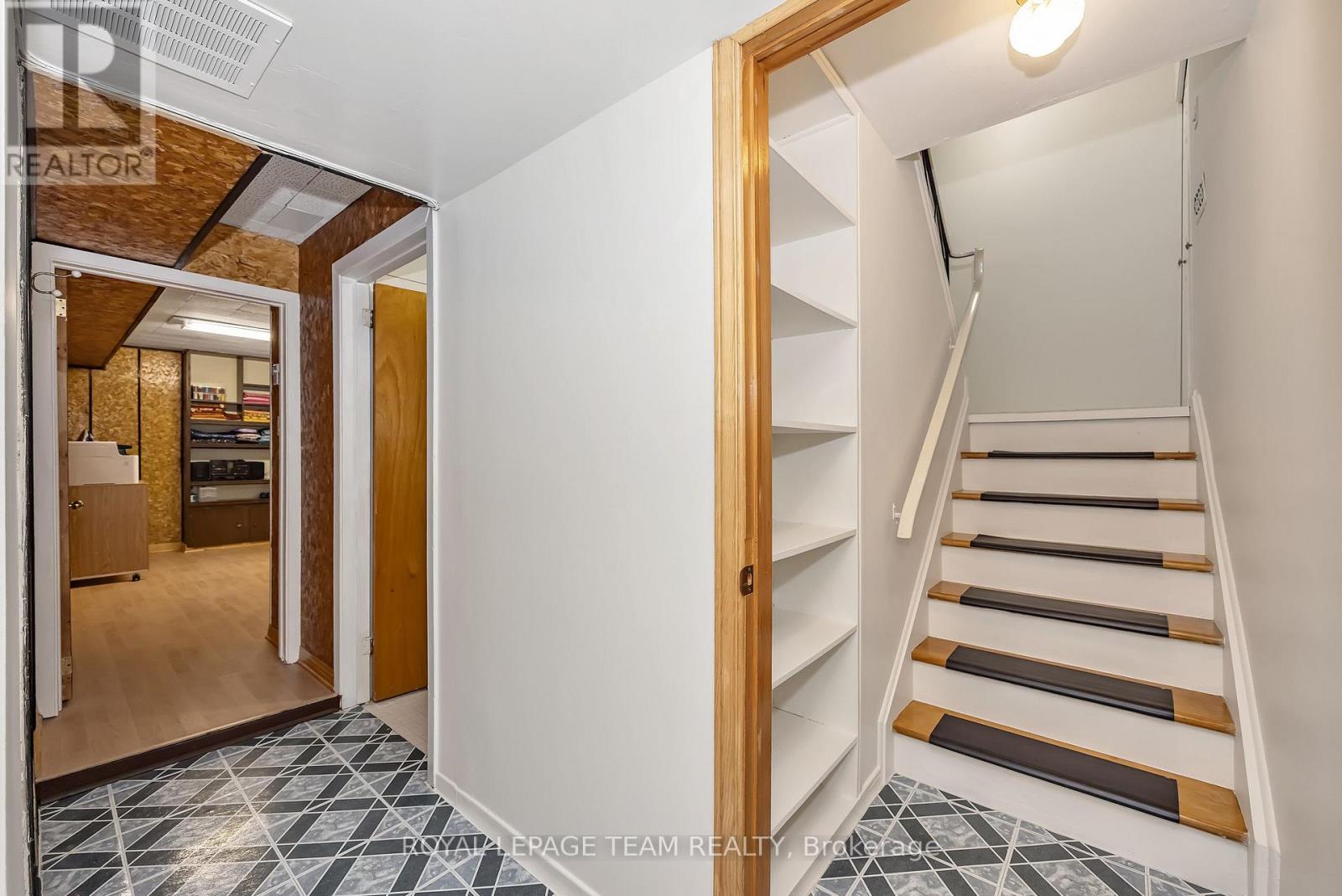 2092 St Laurent Boulevard Property Photo 26