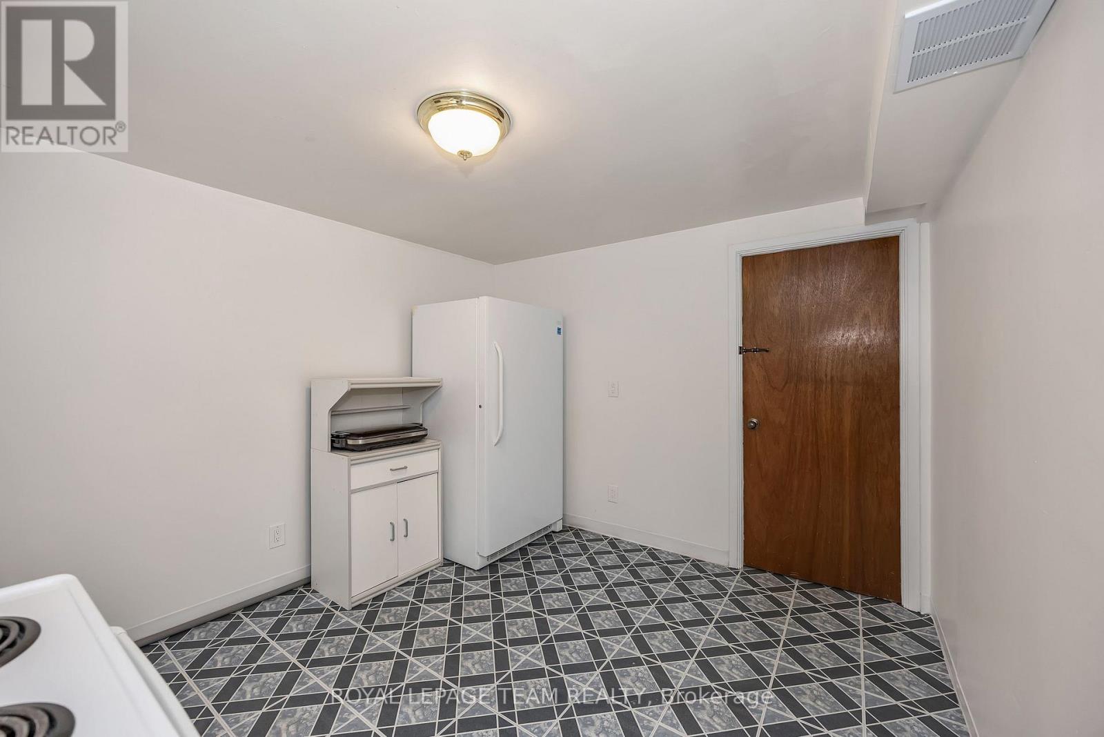 2092 St Laurent Boulevard Property Photo 27