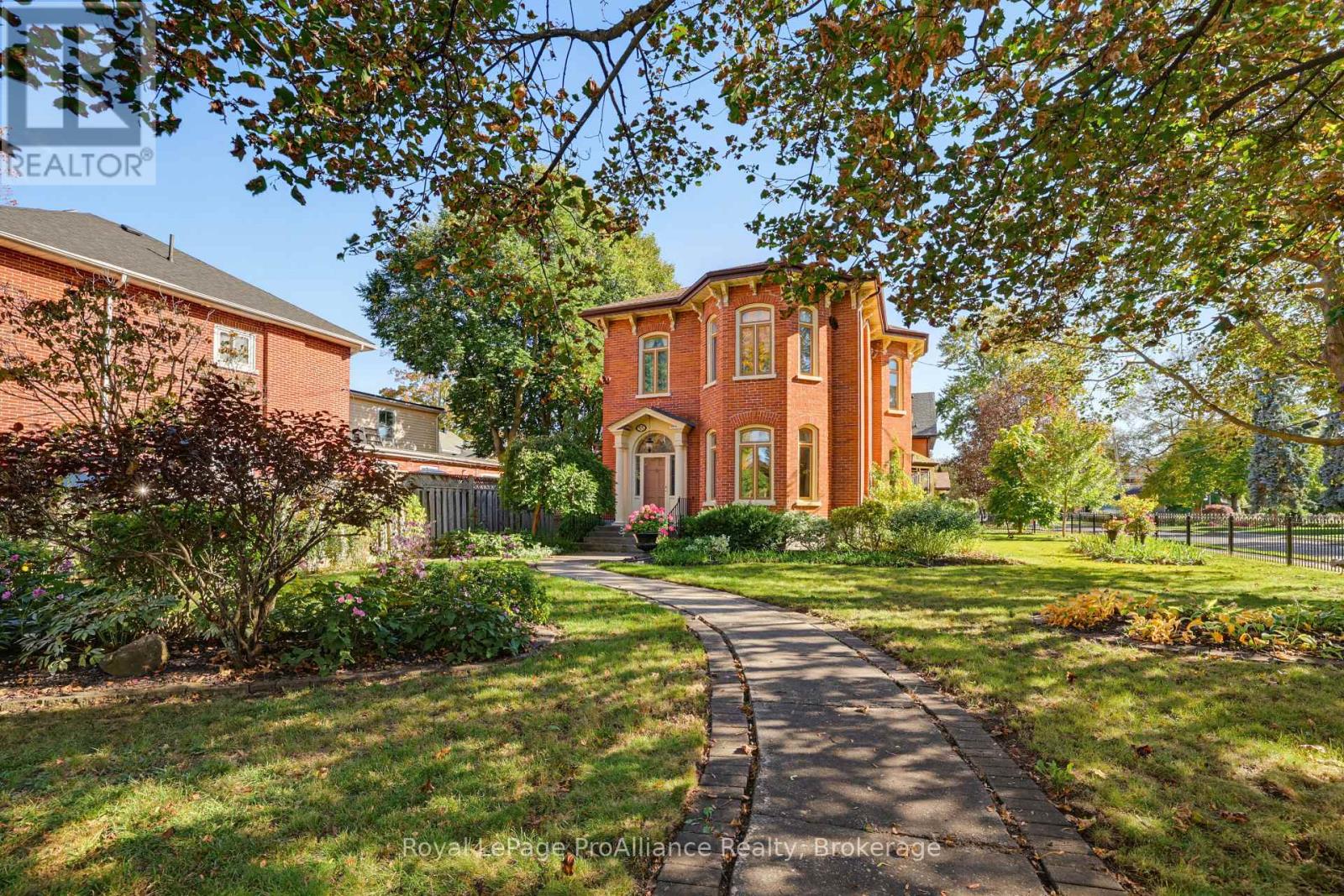 55 Queen Street Property Photo 3