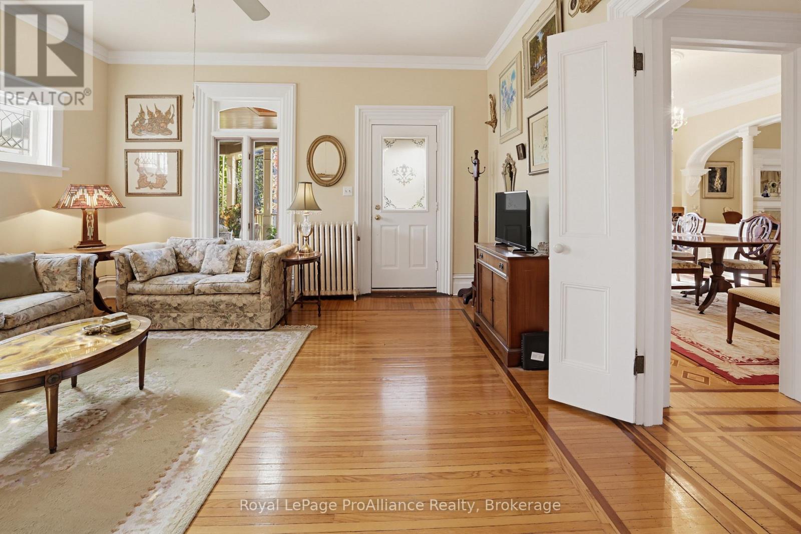 55 Queen Street Property Photo 9