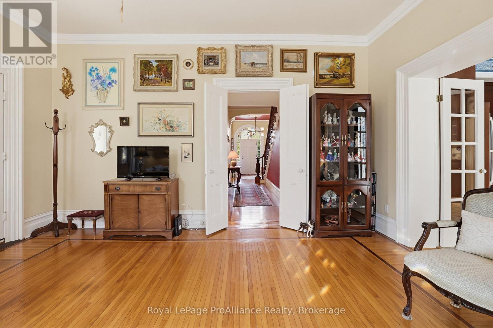 55 Queen Street Property Photo 11
