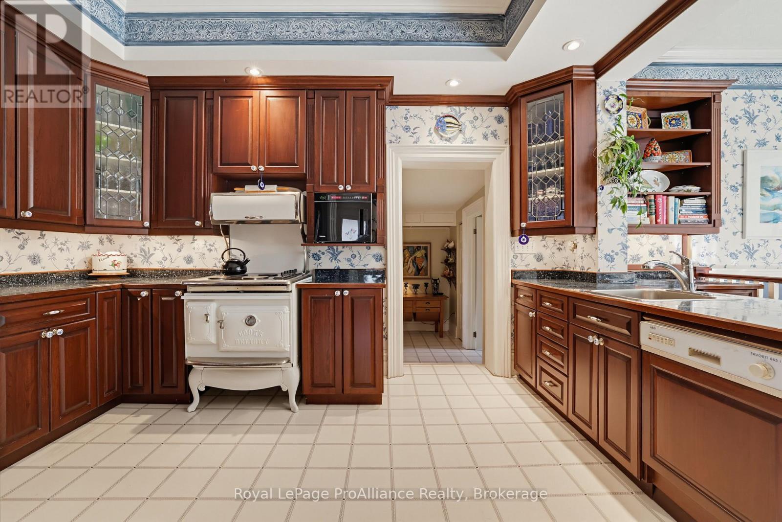 55 Queen Street Property Photo 12