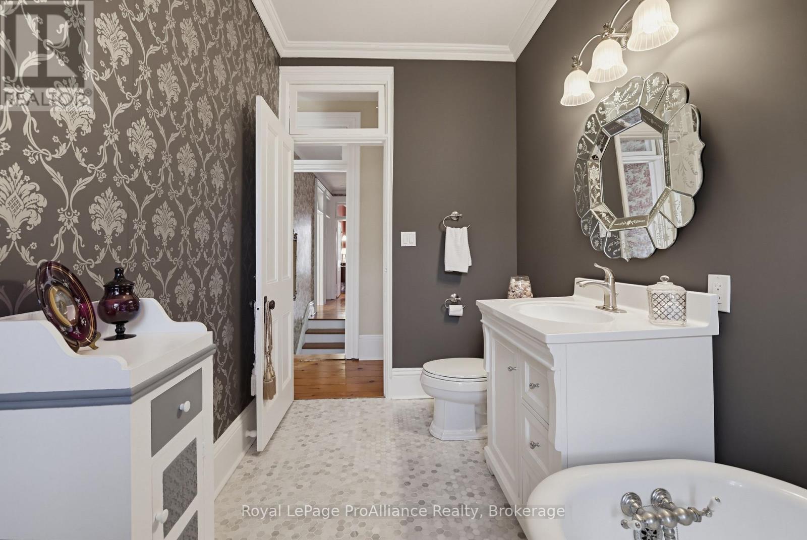 55 Queen Street Property Photo 38
