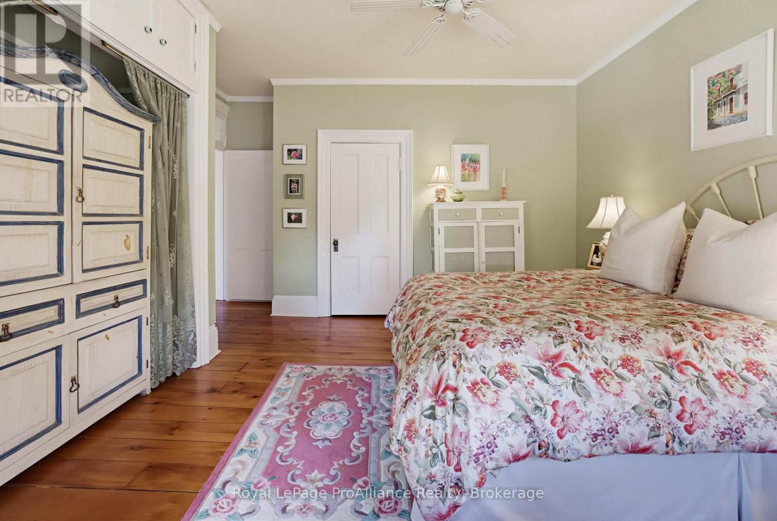 55 Queen Street Property Photo 42