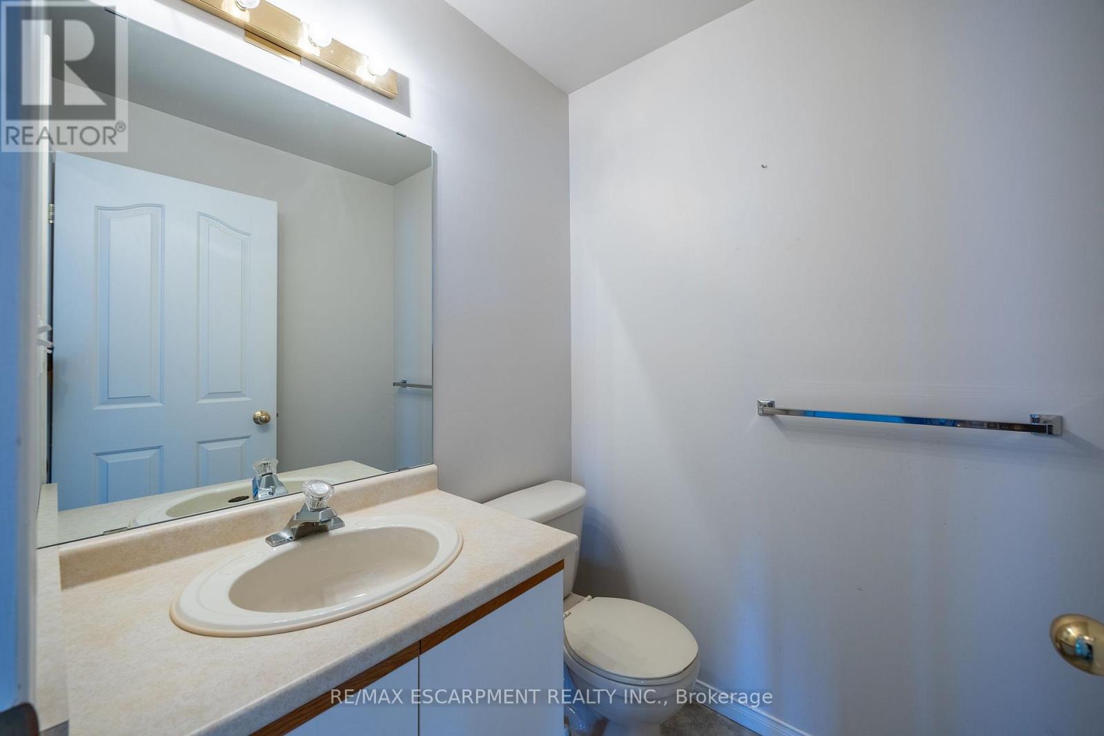 309 - 210 Main Street E Property Photo 15