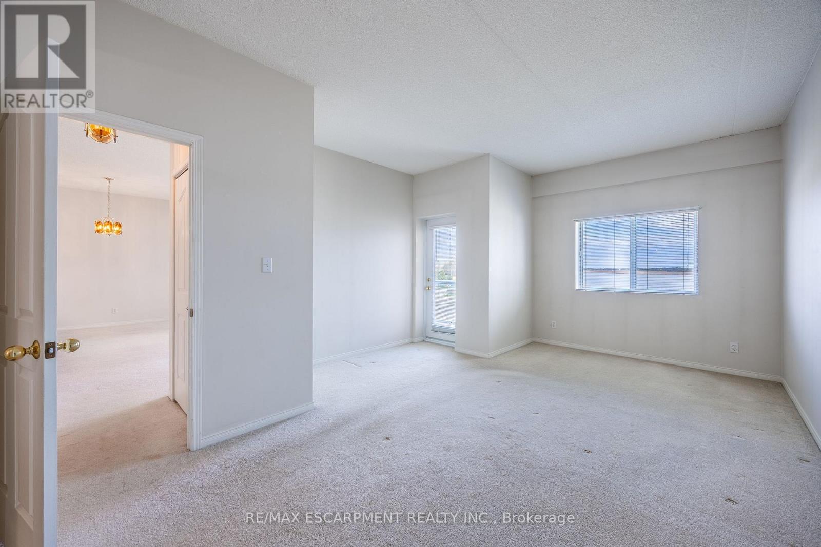 309 - 210 Main Street E Property Photo 16