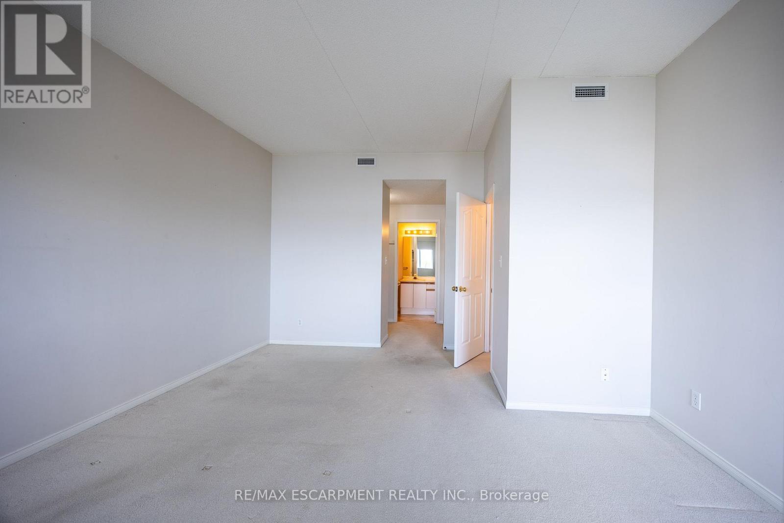 309 - 210 Main Street E Property Photo 18