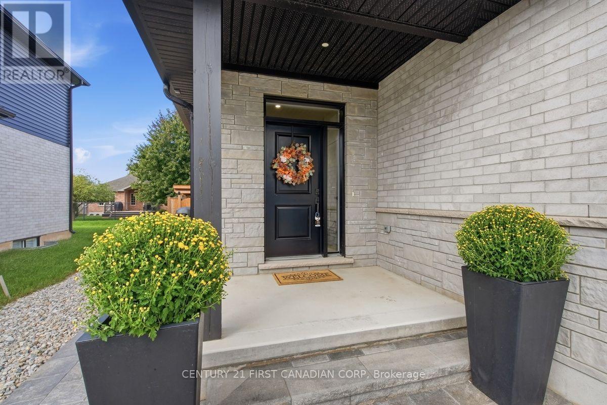 12 Briscoe Crescent Property Photo 4