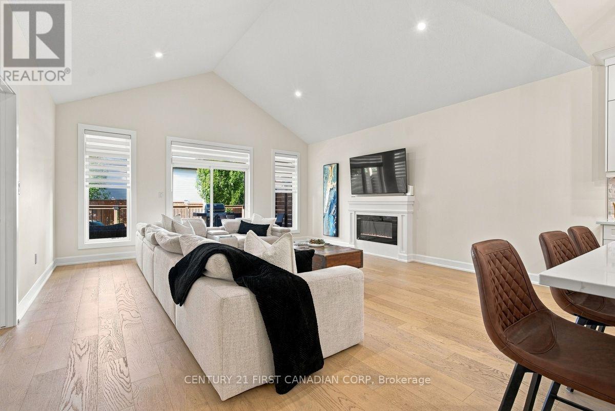 12 Briscoe Crescent Property Photo 8