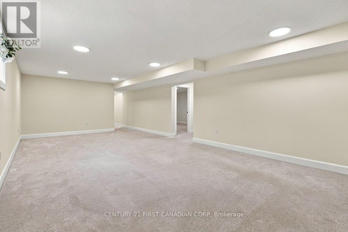 12 Briscoe Crescent Property Photo 32