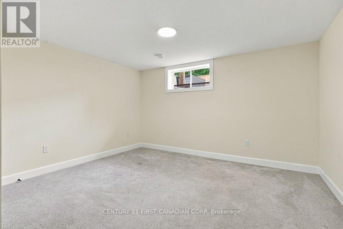 12 Briscoe Crescent Property Photo 35