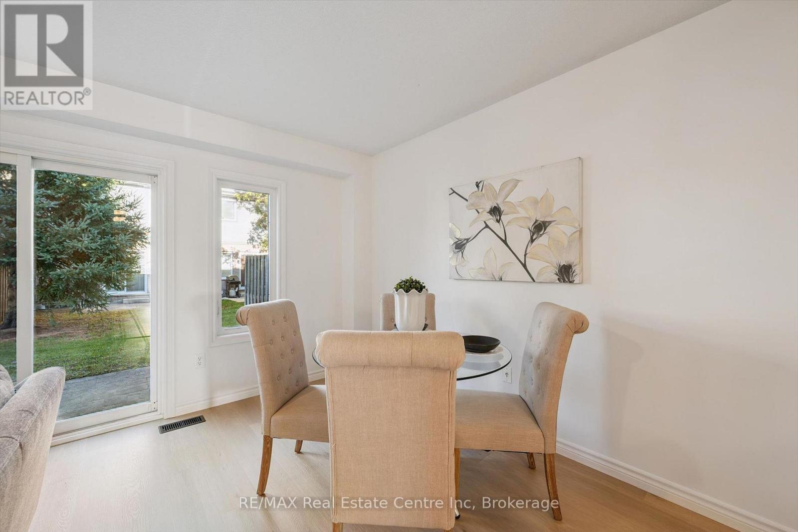 6 Revell Drive Property Photo 4
