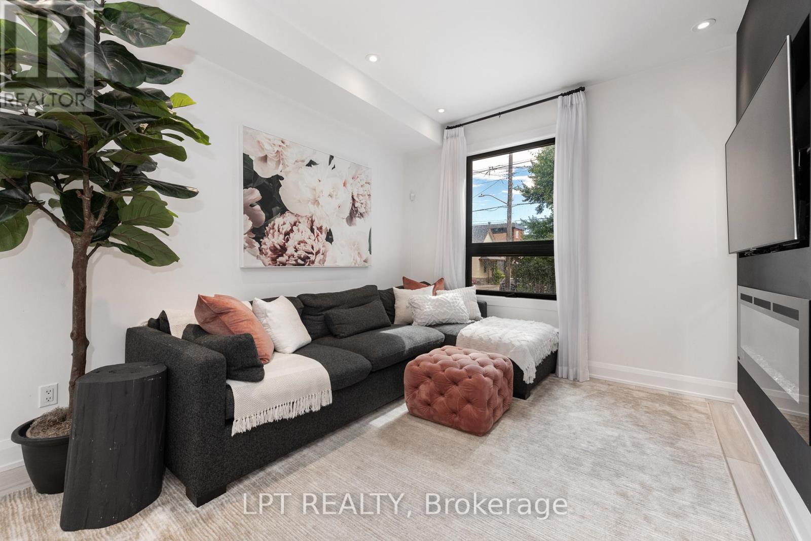323 Booth Street Property Photo 6