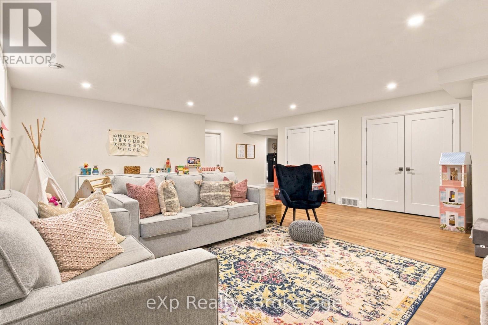 160 Orr Street Property Photo 21