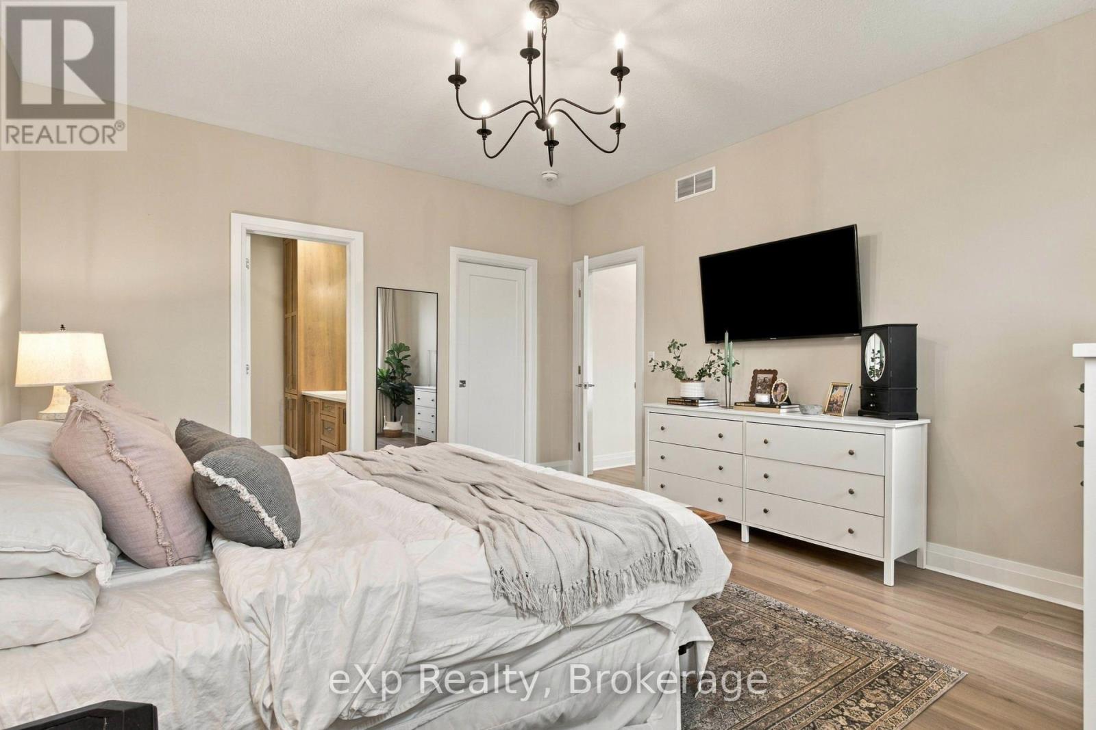 160 Orr Street Property Photo 26