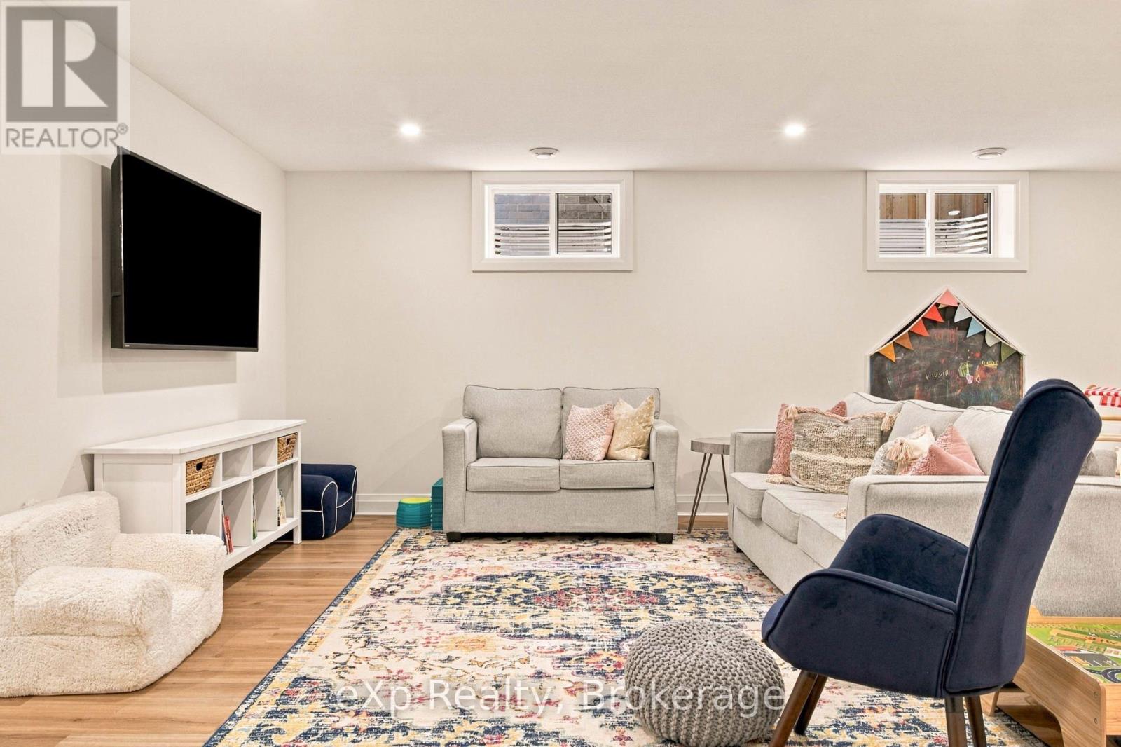 160 Orr Street Property Photo 36