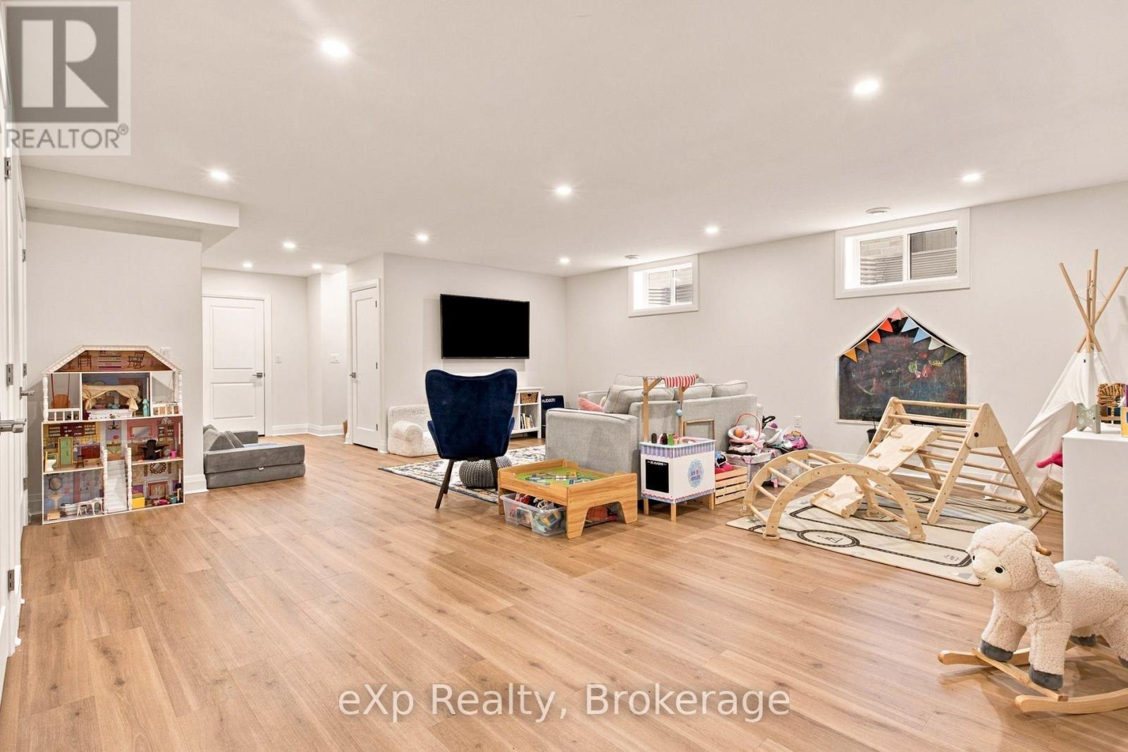 160 Orr Street Property Photo 37