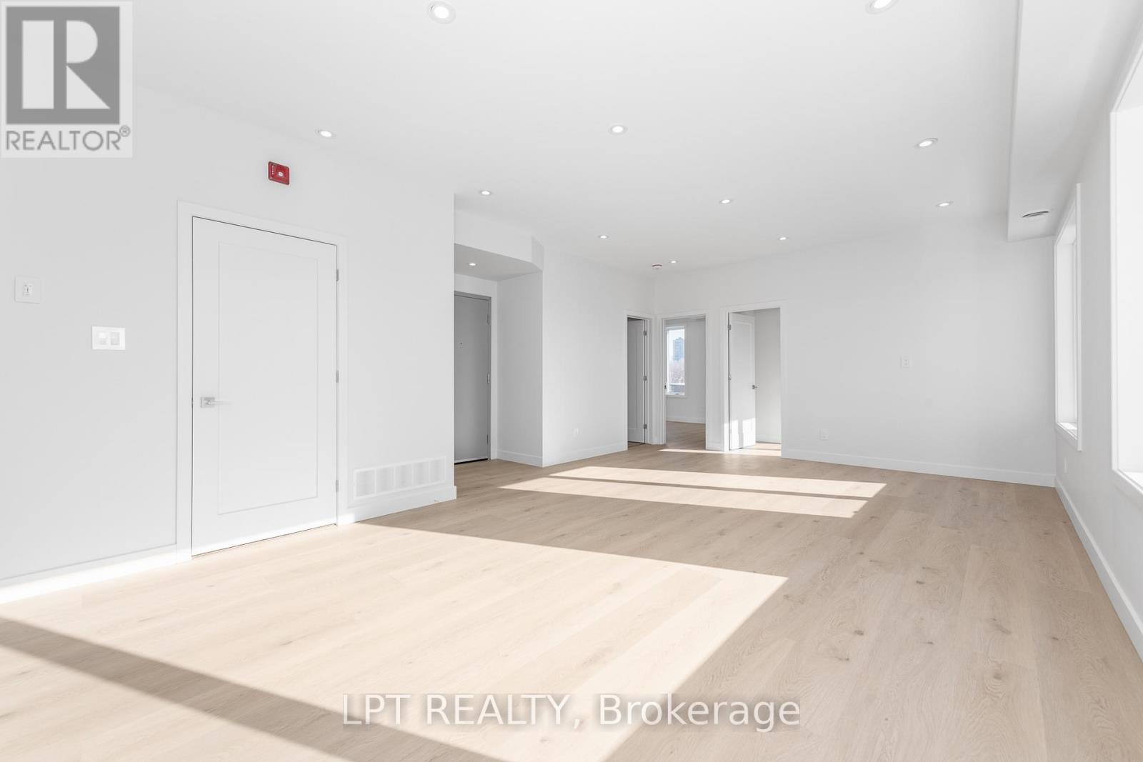 9 - 319 Shakespeare Street Property Photo 8